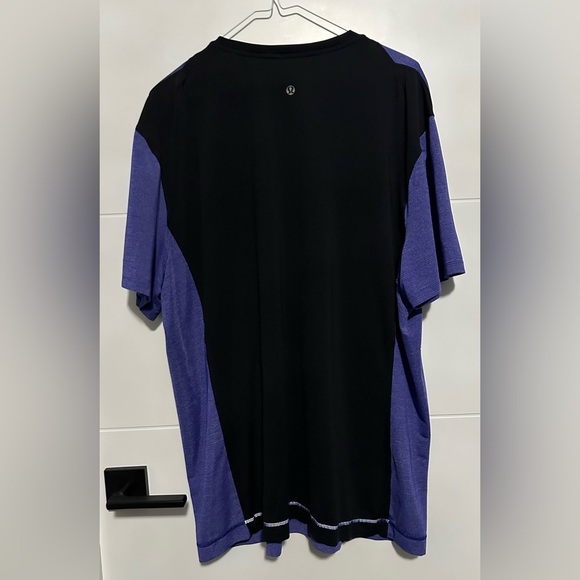 Lululemon: Women’s Short Sleeve Shirt - Picture 2 of 7